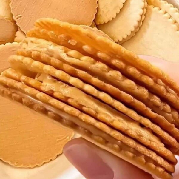 H044a0f8c2c3d4916bdb8f0ef948b9fc5Z.jpg Factory Price Wholesale Crispy Snack Cookies Peanut Butter Sandwich Treats Chocolate Flavor Bag for Resale