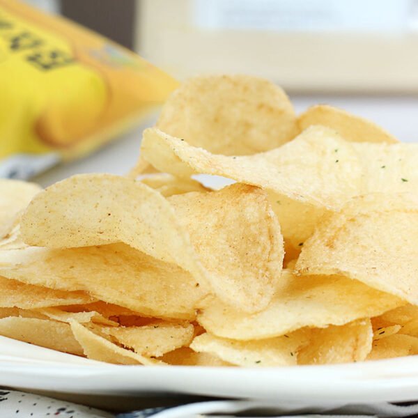 Hae93beb513fe4c068f438c2930a0676cg.jpg JIUR New Product Original Potato Chips Most Popular Best Selling Tasty Crispy Casual Office Delicious Snacks for Sale