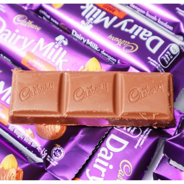 f686398a102ec556da2153a540ac844d.webp Cadbury Dairy Milk Roast Almond Chocolate Bar 15g